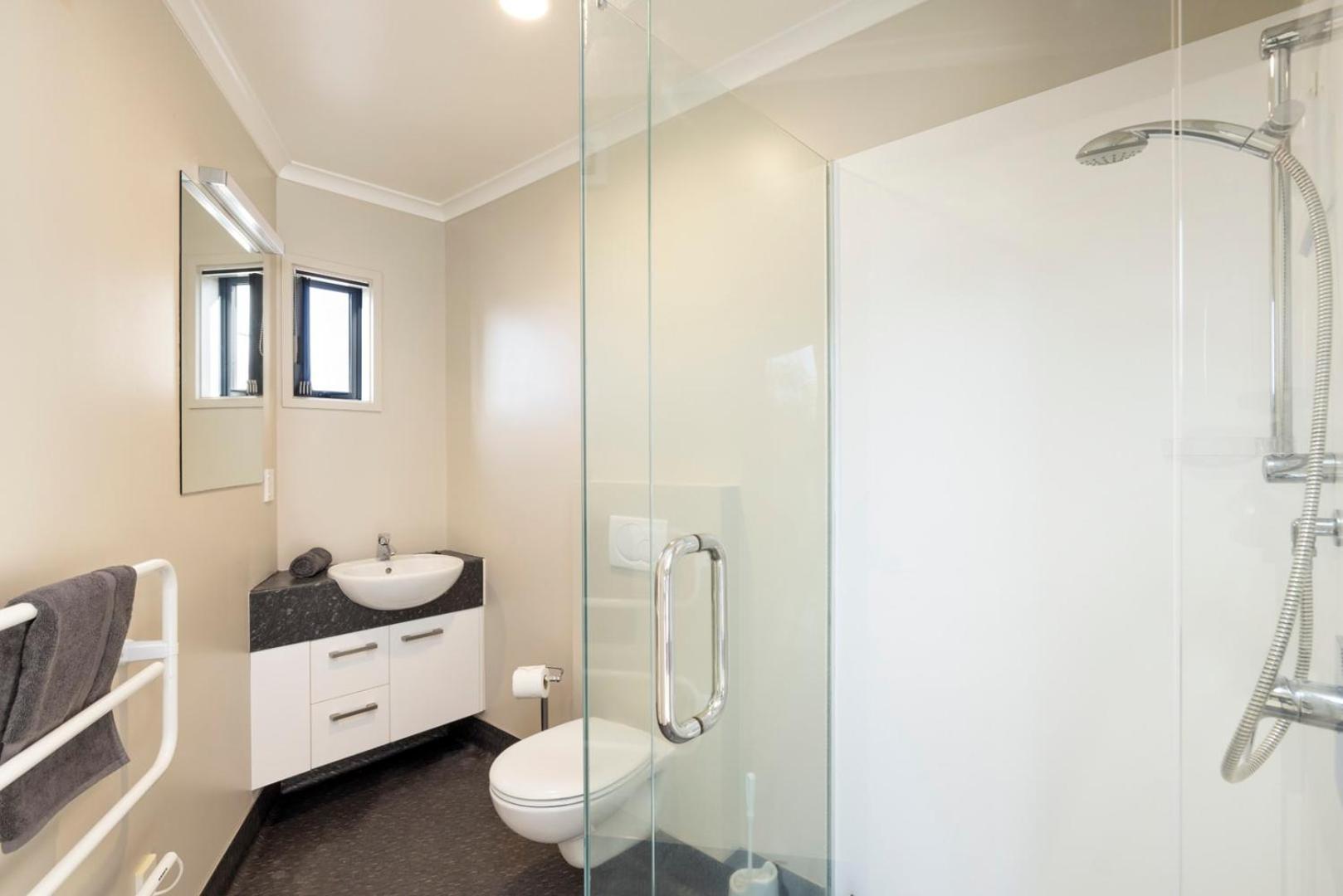 Pacific Escape - Downtown, Beach & Sea Views Mount Maunganui Exteriör bild
