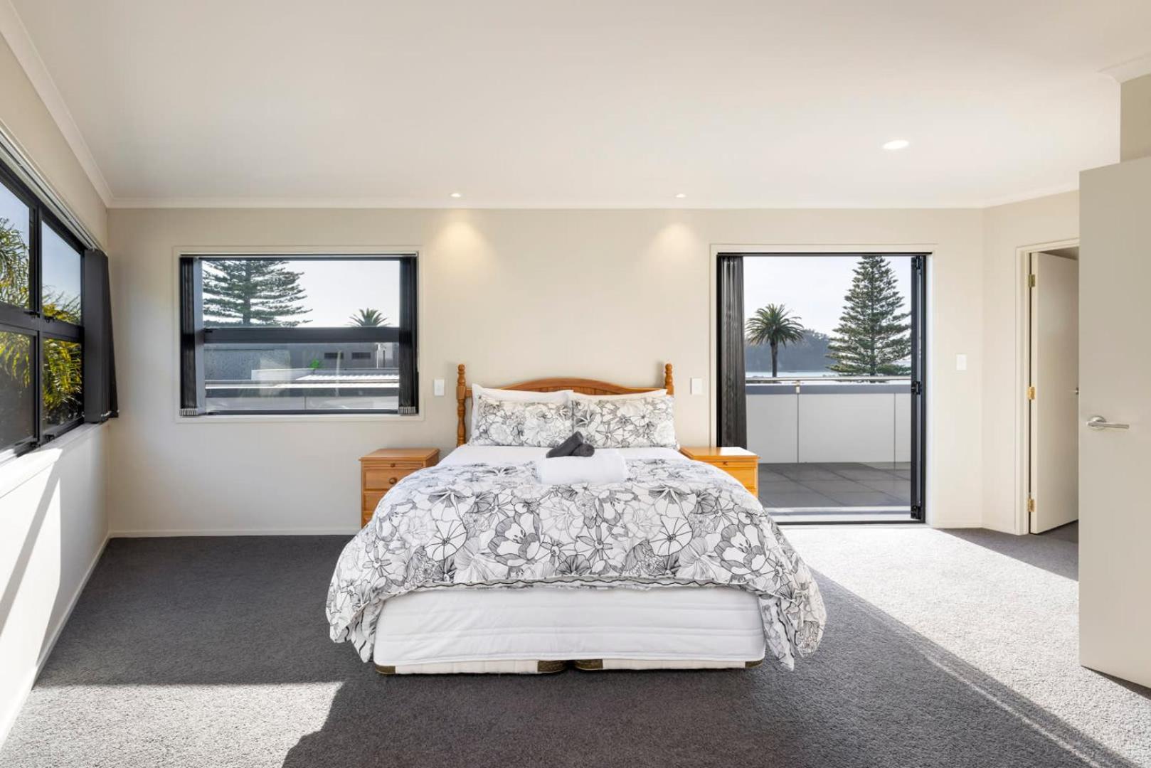 Pacific Escape - Downtown, Beach & Sea Views Mount Maunganui Exteriör bild