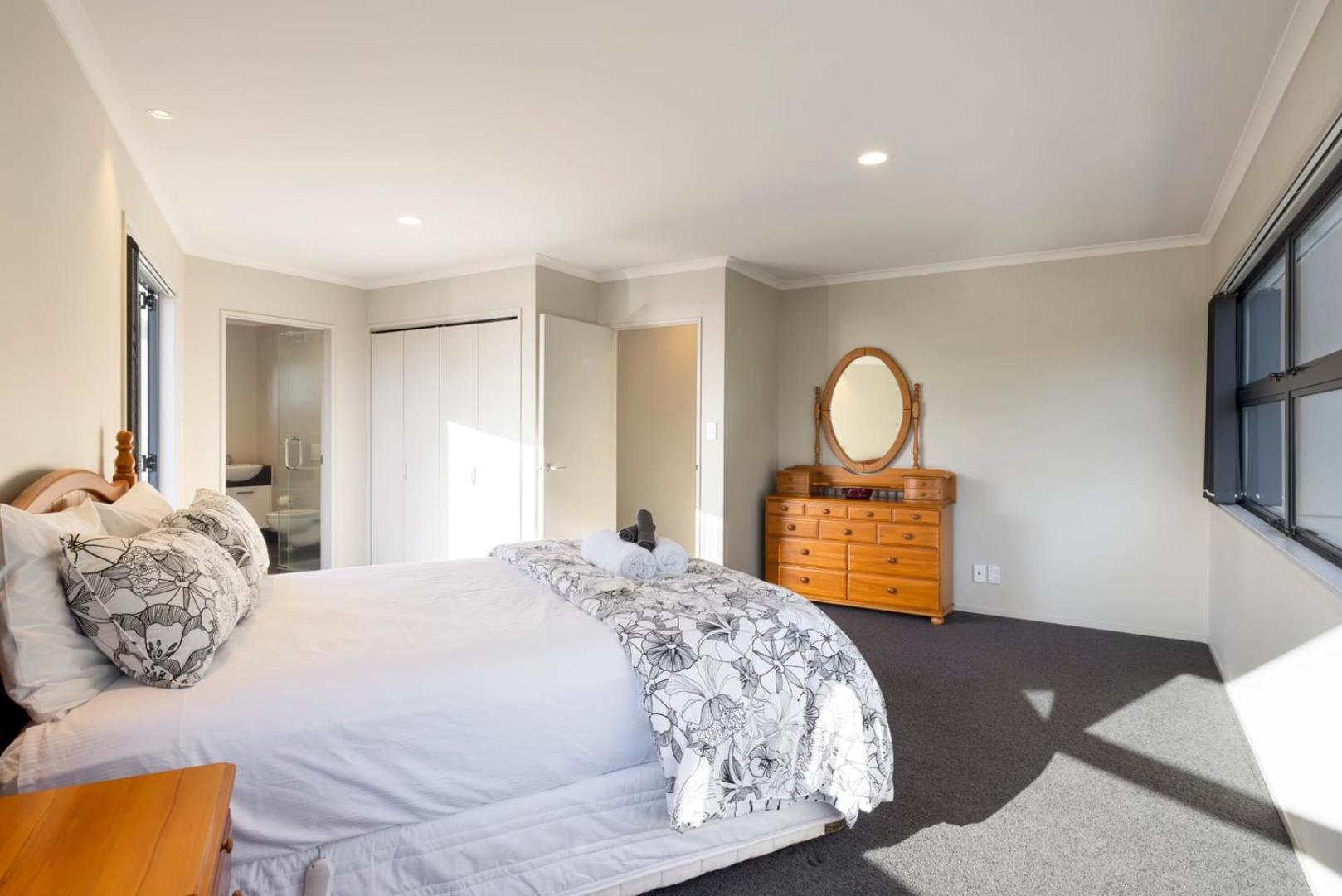 Pacific Escape - Downtown, Beach & Sea Views Mount Maunganui Exteriör bild