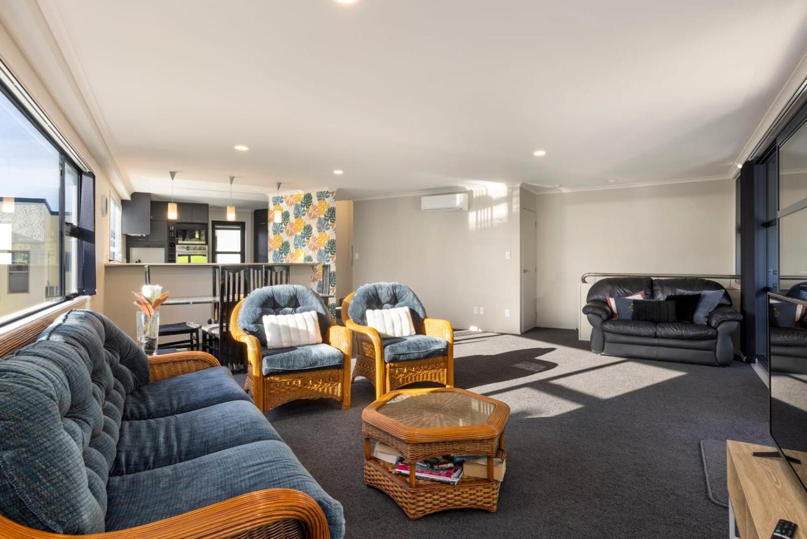 Pacific Escape - Downtown, Beach & Sea Views Mount Maunganui Exteriör bild