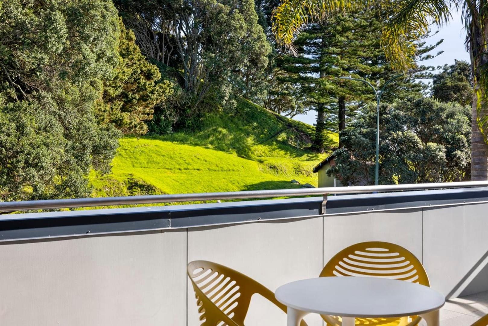 Pacific Escape - Downtown, Beach & Sea Views Mount Maunganui Exteriör bild