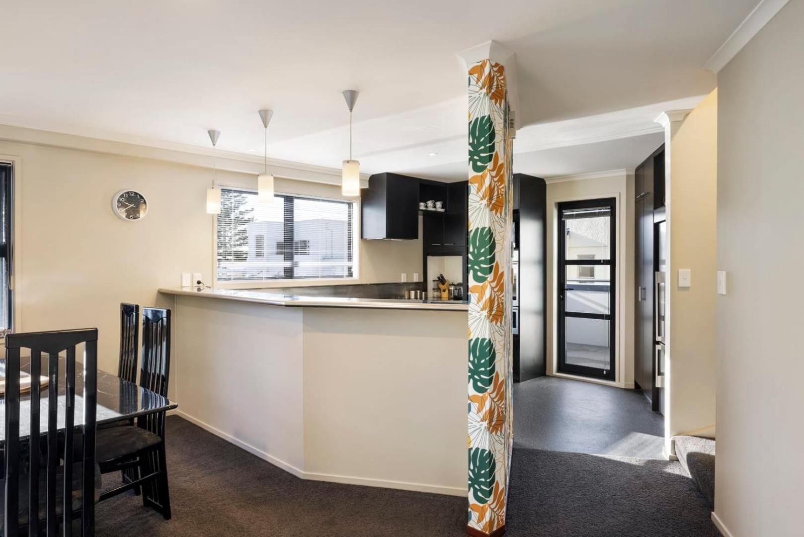 Pacific Escape - Downtown, Beach & Sea Views Mount Maunganui Exteriör bild