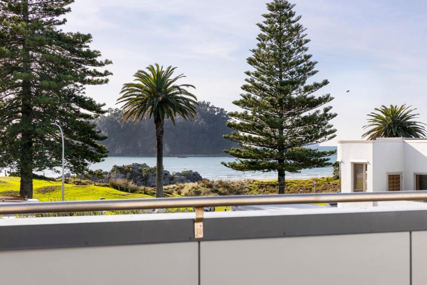 Pacific Escape - Downtown, Beach & Sea Views Mount Maunganui Exteriör bild